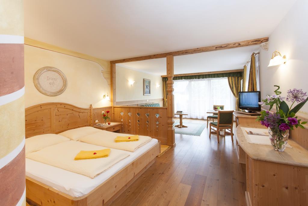 Landhotel Tharerwirt Olang Room photo